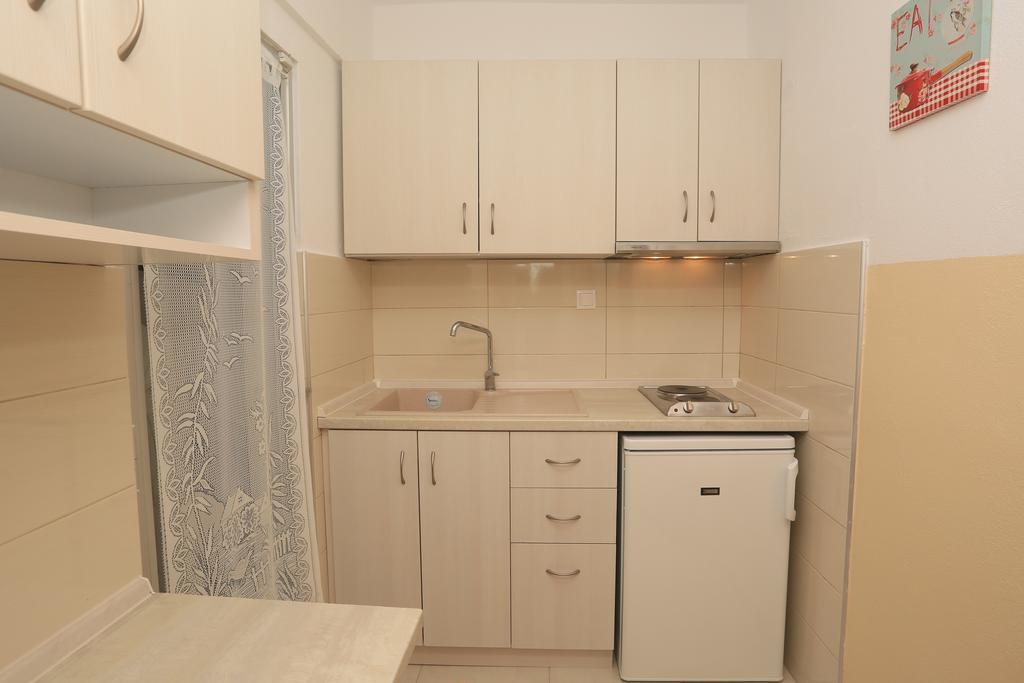 Kastoria Hotel Apartments Ханиоти Екстериор снимка