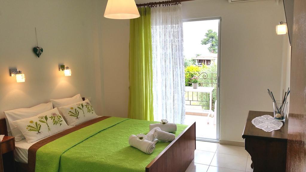 Kastoria Hotel Apartments Ханиоти Екстериор снимка