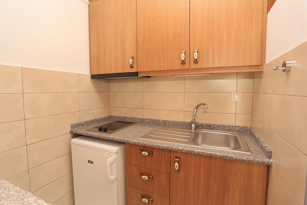 Kastoria Hotel Apartments Ханиоти Екстериор снимка