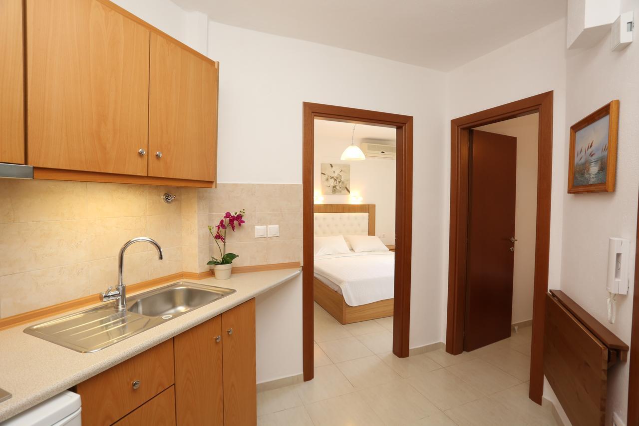 Kastoria Hotel Apartments Ханиоти Екстериор снимка