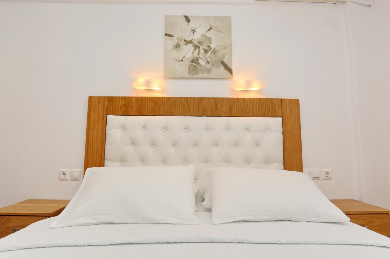 Kastoria Hotel Apartments Ханиоти Екстериор снимка